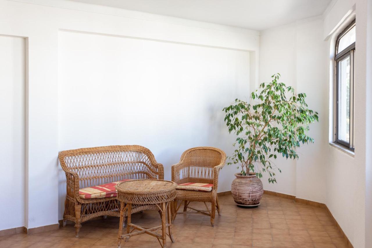 شقة Host Wise - Bright Cozy Flats W Terrace & Pool كوارتيرا المظهر الخارجي الصورة